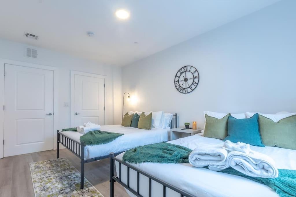 Orange 2 Bedroom 2 Bath Suite, Near American Dream And The Airport, Free Parking, King Bed And 2 Queen Beds, Washer And Dryer מראה חיצוני תמונה