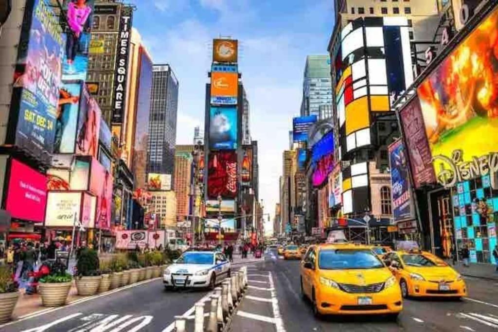 Orange 2 Bedroom 2 Bath Suite, Near American Dream And The Airport, Free Parking, King Bed And 2 Queen Beds, Washer And Dryer מראה חיצוני תמונה