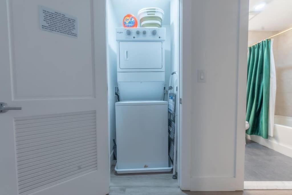 Orange 2 Bedroom 2 Bath Suite, Near American Dream And The Airport, Free Parking, King Bed And 2 Queen Beds, Washer And Dryer מראה חיצוני תמונה