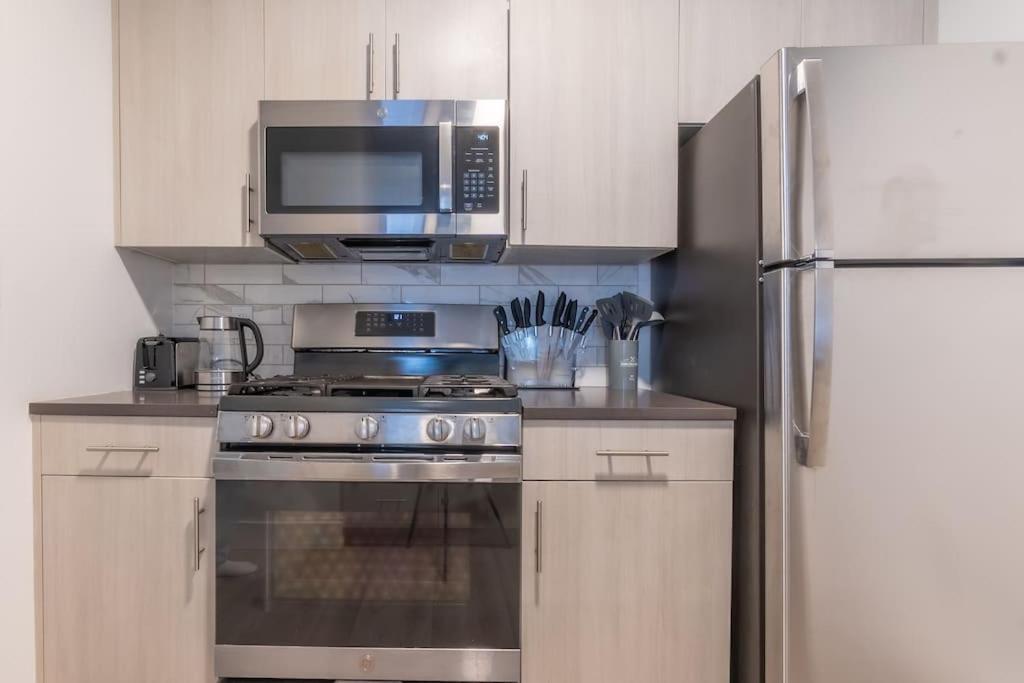 Orange 2 Bedroom 2 Bath Suite, Near American Dream And The Airport, Free Parking, King Bed And 2 Queen Beds, Washer And Dryer מראה חיצוני תמונה