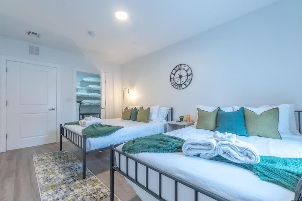 Orange 2 Bedroom 2 Bath Suite, Near American Dream And The Airport, Free Parking, King Bed And 2 Queen Beds, Washer And Dryer מראה חיצוני תמונה