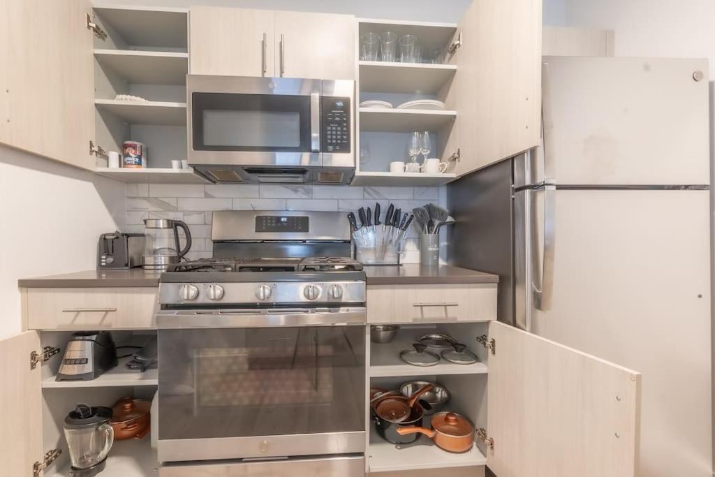 Orange 2 Bedroom 2 Bath Suite, Near American Dream And The Airport, Free Parking, King Bed And 2 Queen Beds, Washer And Dryer מראה חיצוני תמונה