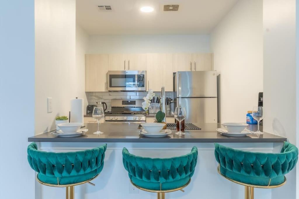 Orange 2 Bedroom 2 Bath Suite, Near American Dream And The Airport, Free Parking, King Bed And 2 Queen Beds, Washer And Dryer מראה חיצוני תמונה