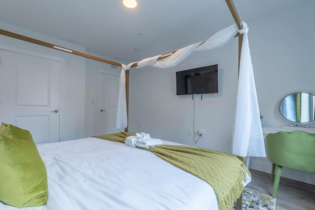 Orange 2 Bedroom 2 Bath Suite, Near American Dream And The Airport, Free Parking, King Bed And 2 Queen Beds, Washer And Dryer מראה חיצוני תמונה