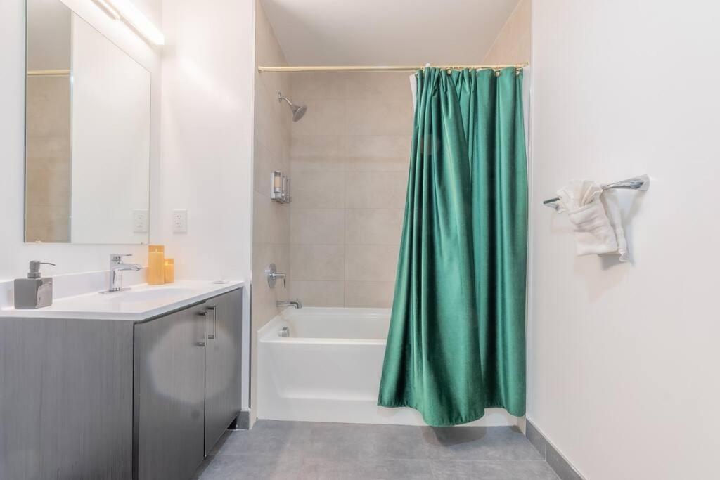 Orange 2 Bedroom 2 Bath Suite, Near American Dream And The Airport, Free Parking, King Bed And 2 Queen Beds, Washer And Dryer מראה חיצוני תמונה