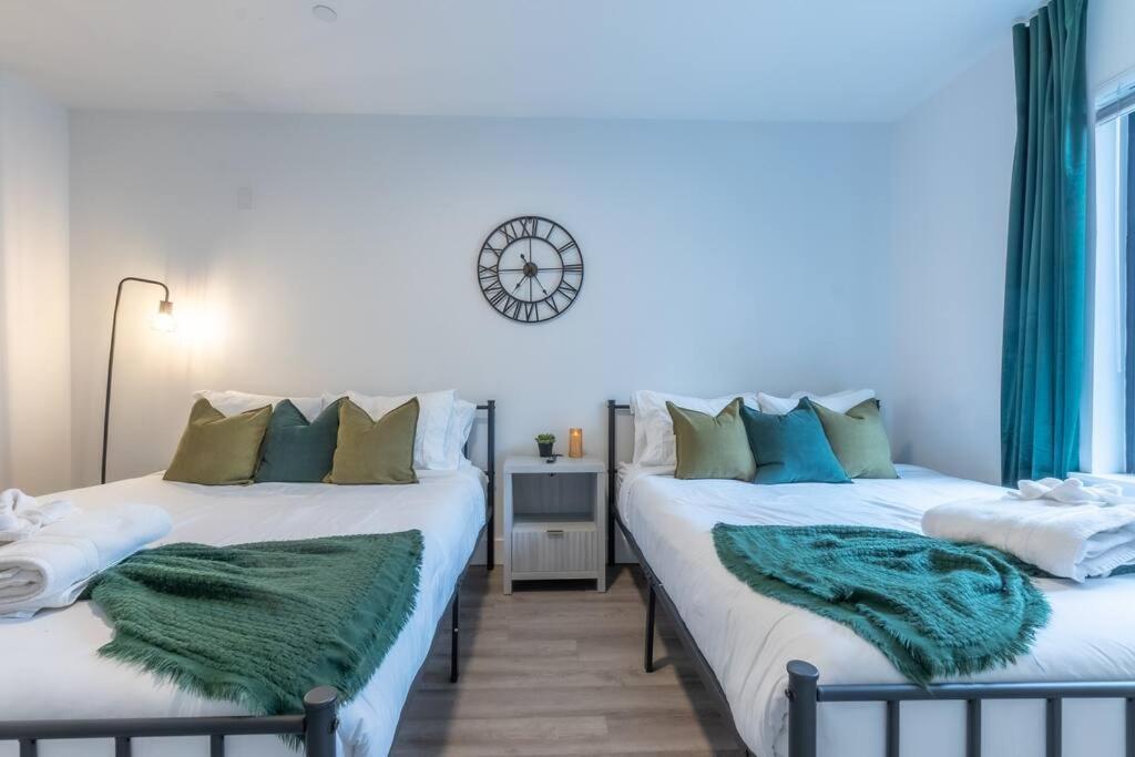 Orange 2 Bedroom 2 Bath Suite, Near American Dream And The Airport, Free Parking, King Bed And 2 Queen Beds, Washer And Dryer מראה חיצוני תמונה