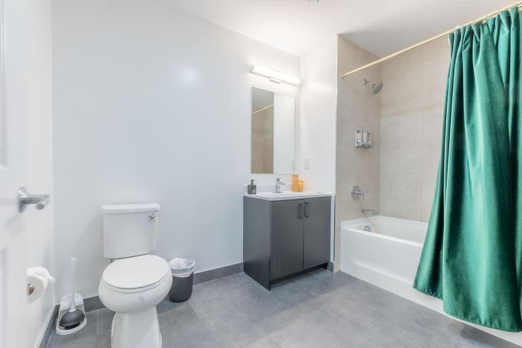 Orange 2 Bedroom 2 Bath Suite, Near American Dream And The Airport, Free Parking, King Bed And 2 Queen Beds, Washer And Dryer מראה חיצוני תמונה